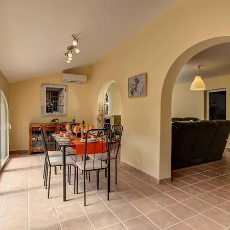 Gengibre, Villa *
