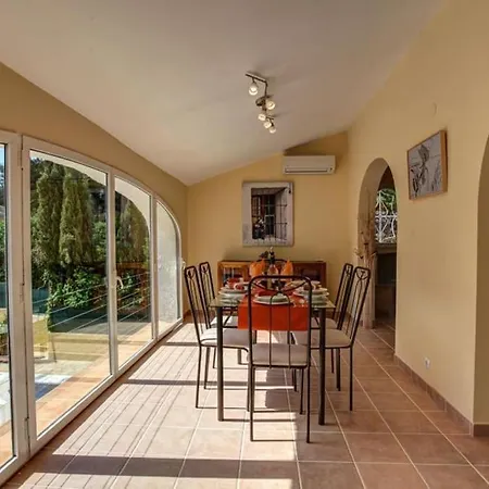 Gengibre, Villa